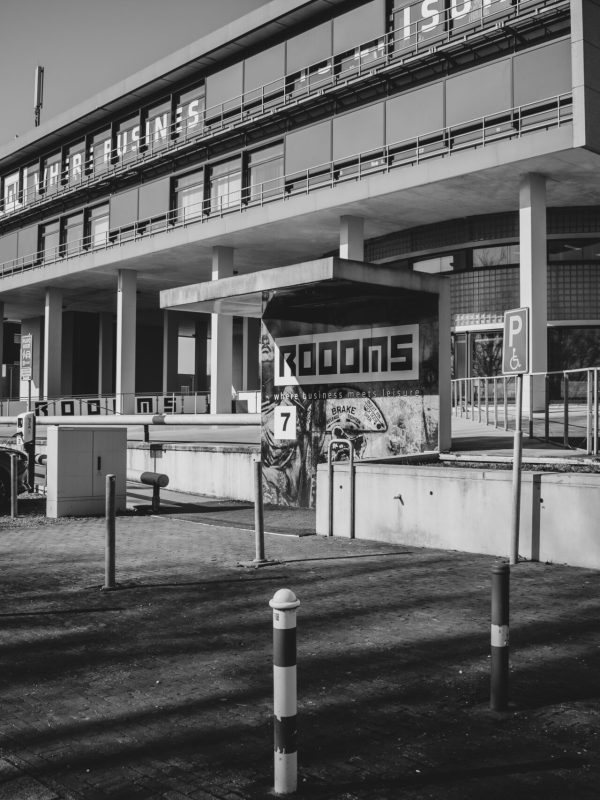 Gebouw Vooraanzicht Roooms